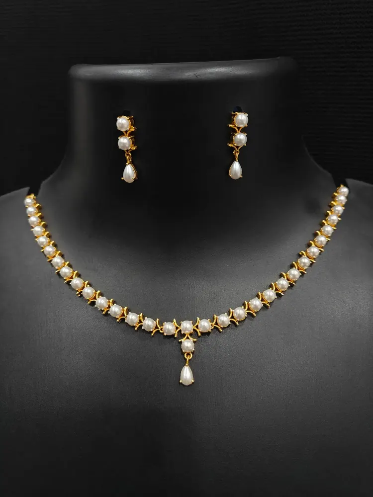Pearl Line Necklace Set
