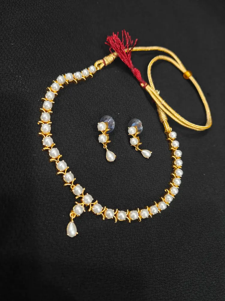 Pearl Line Necklace Set view 4